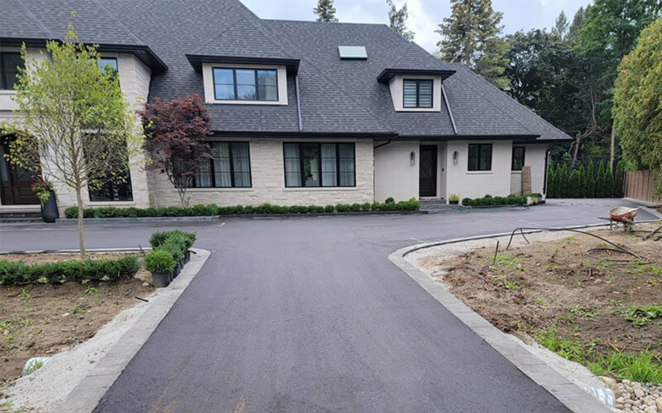Driveway Sealing project in Oakville, ON